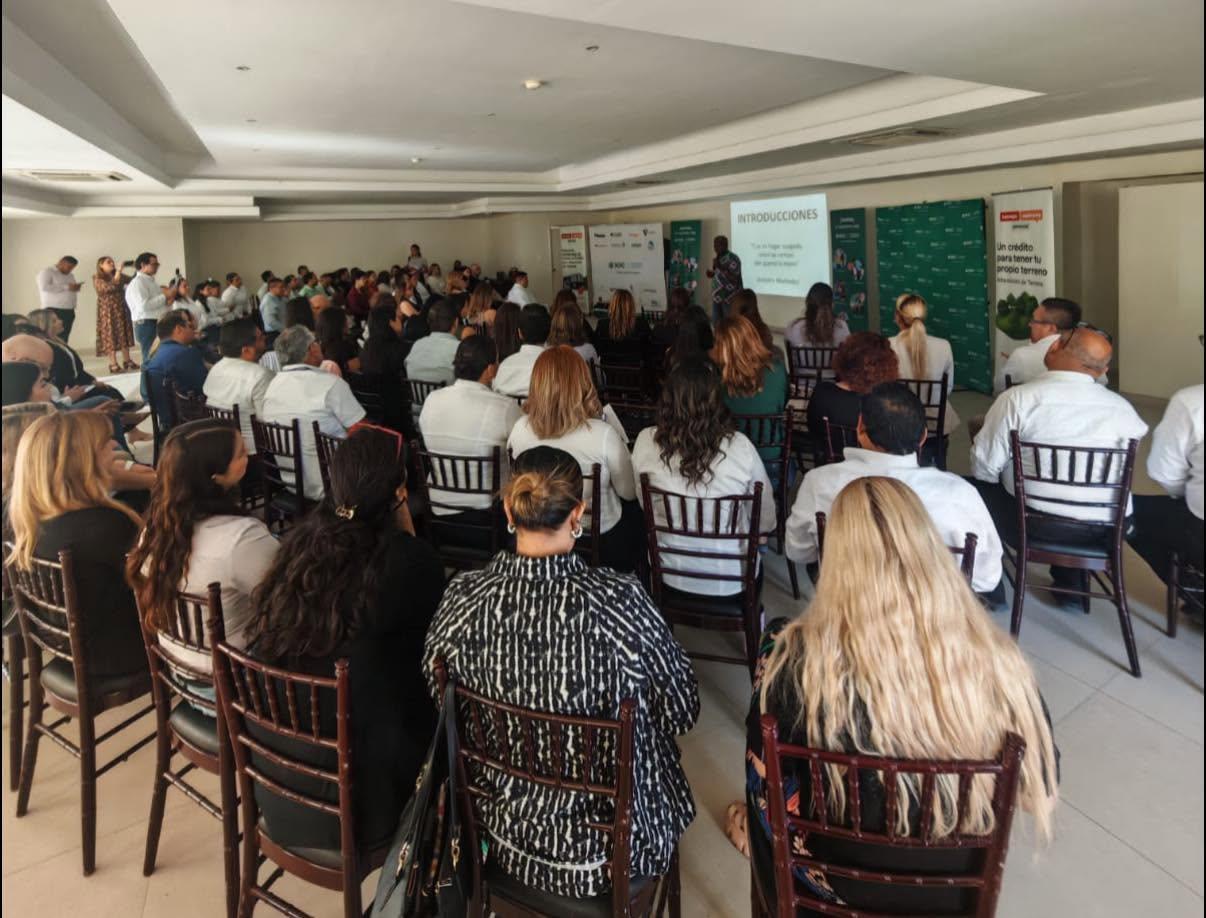 Charla de Miguel Jarquín en evento del sector inmobiliario